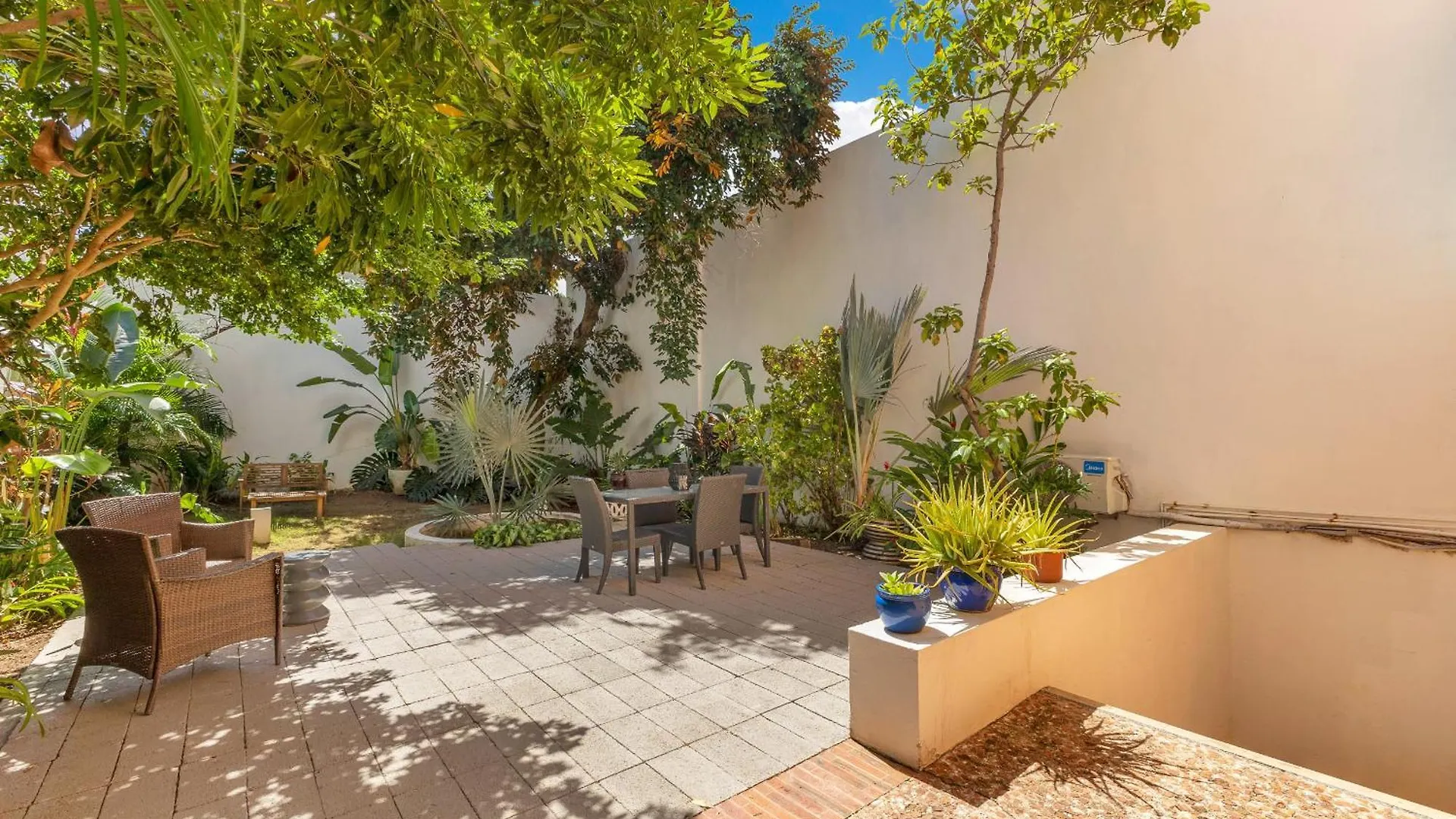 Whole Home With Lush Patio In Heart Of Old San Juan Semesterbostad