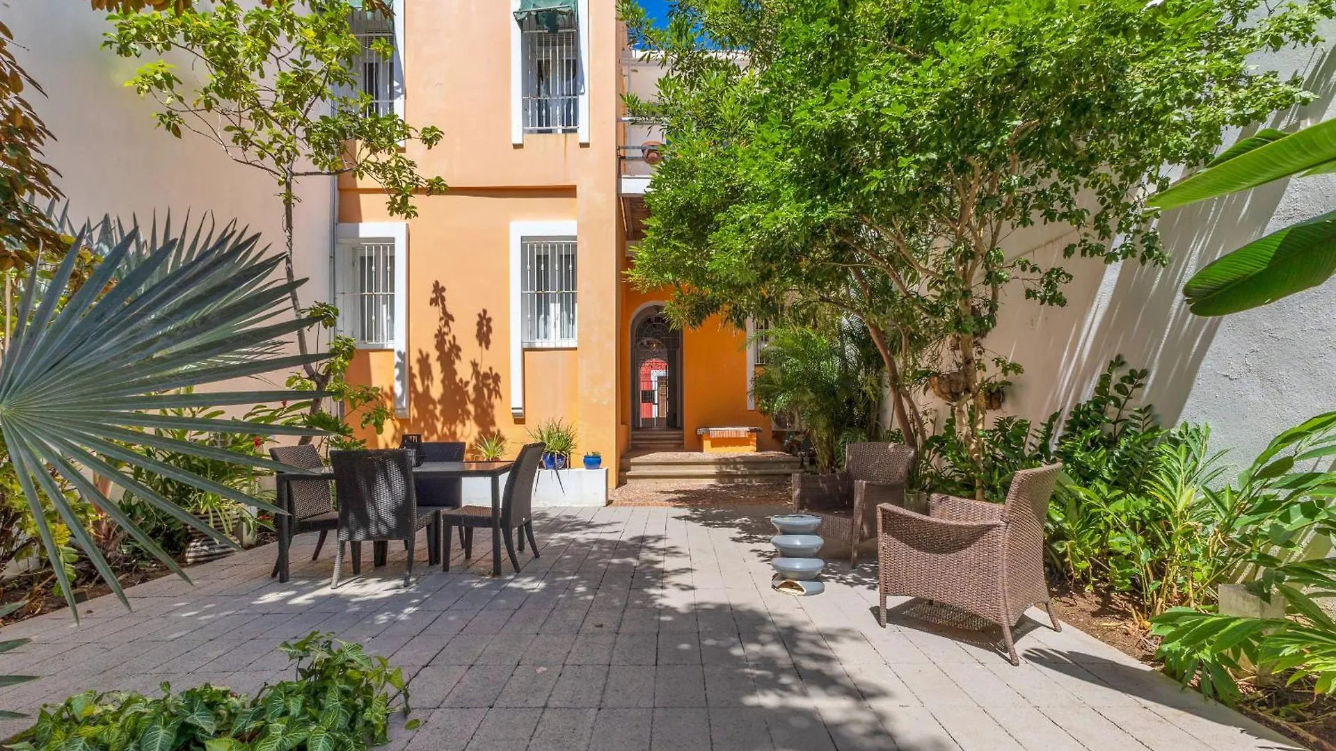 Whole Home With Lush Patio In Heart Of Old San Juan Semesterbostad